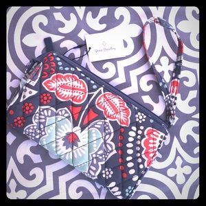 Vera Bradley front zip wristlet new with tag